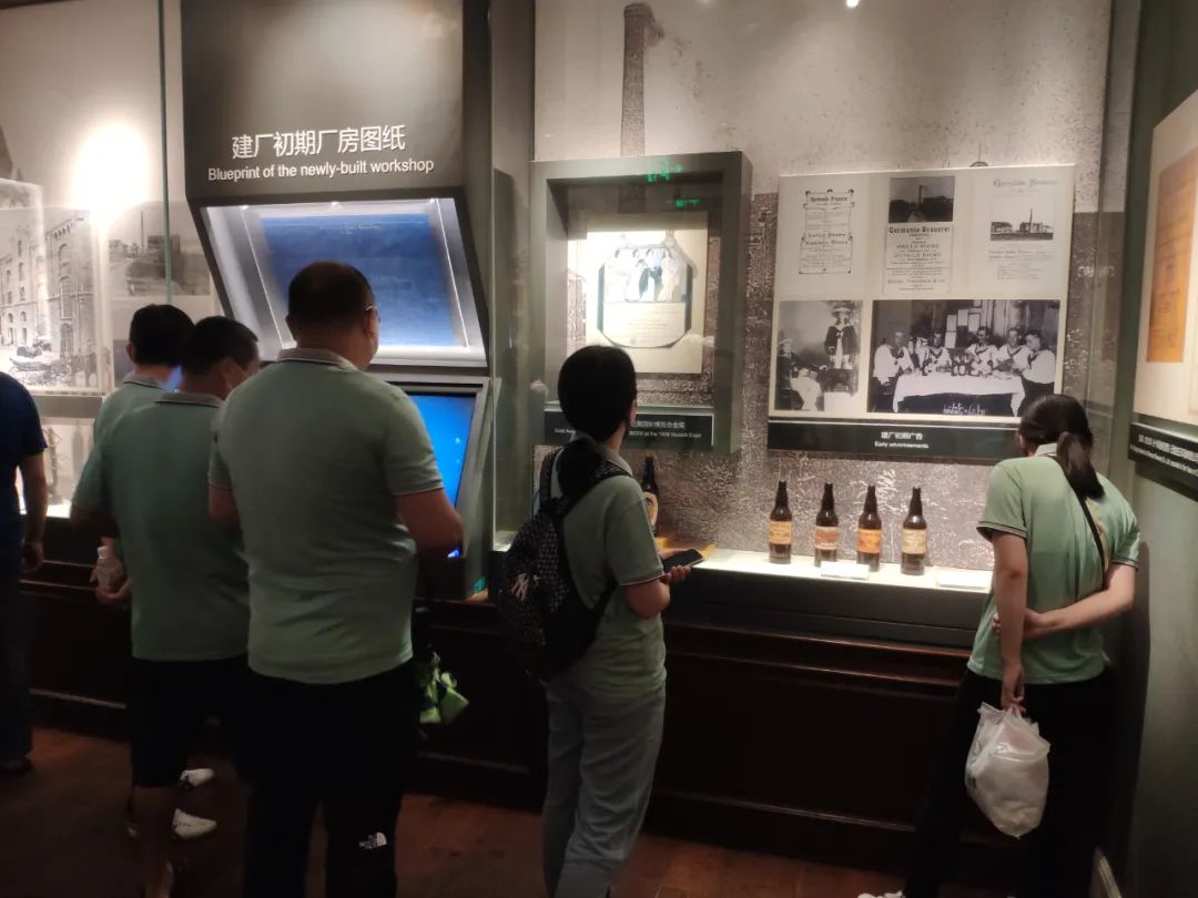 与世界干杯——参观青岛啤酒博物馆团建活动